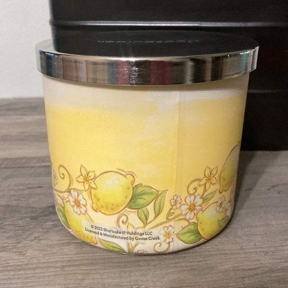 Goose Creek STRAWBERRY SHORTCAKE LEMON MERINGUE 14.5 OZ SOY WAX 3 WICK CANDLE - Picture 6 of 8